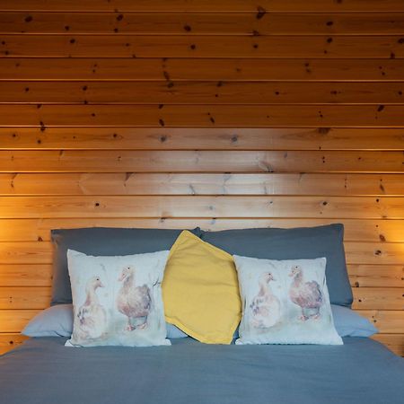 Chalet Loch Leven Lodge 10 By Interhome Kinross Esterno foto